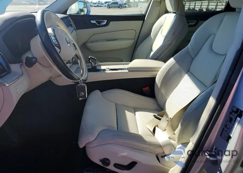 2021 Volvo Xc60 T5 Inscription z USA, uszkodzony, nr VIN YV4102DL3M1790802